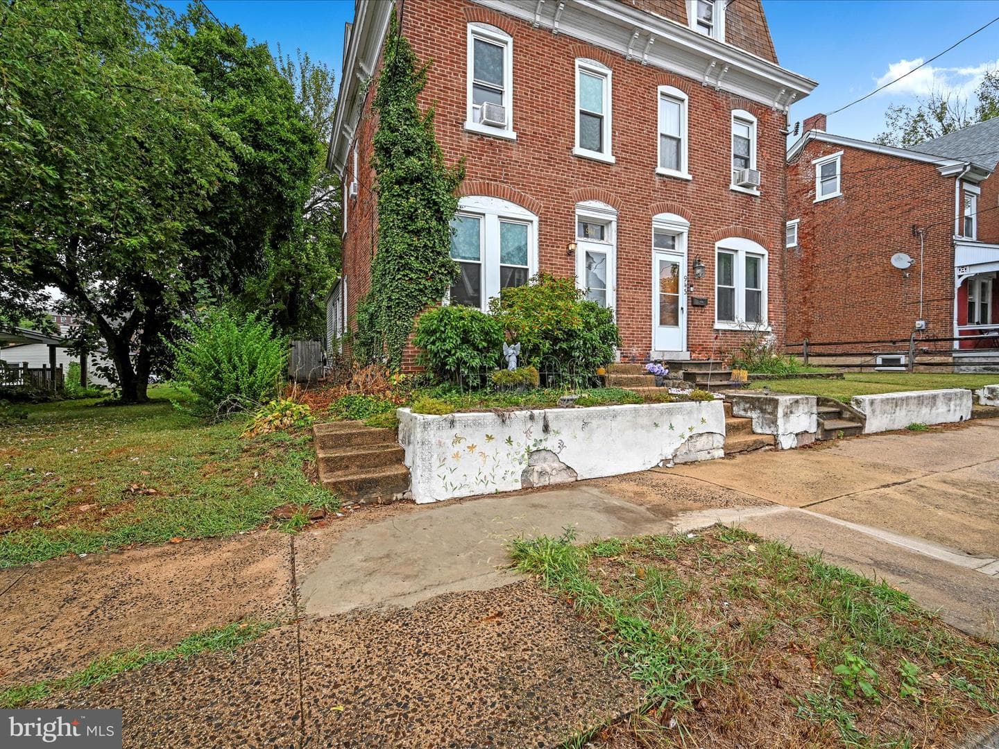 941 Queen Street photo 5