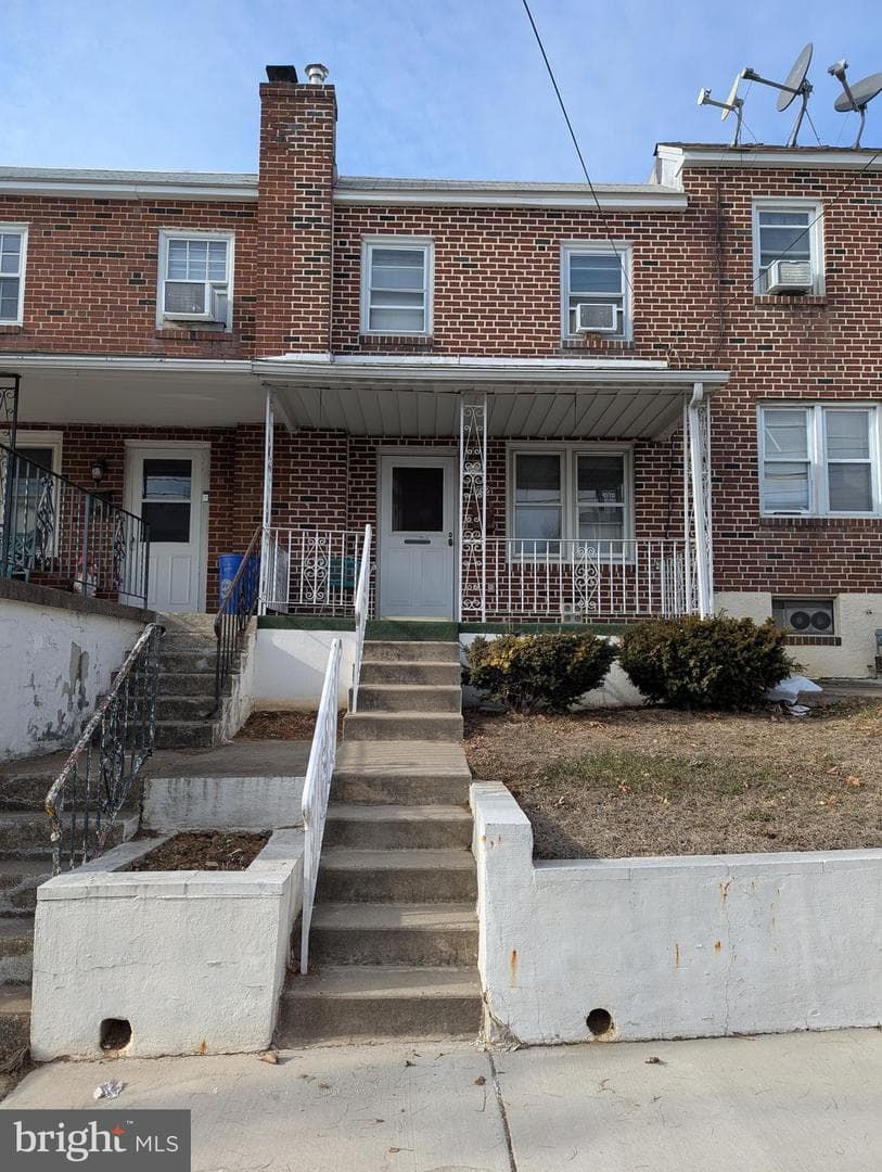 732 Harry Street photo 1
