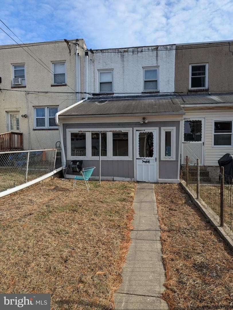 732 Harry Street photo 9