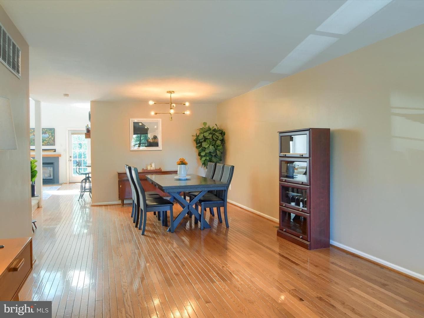 240 Larkspur Lane photo 4