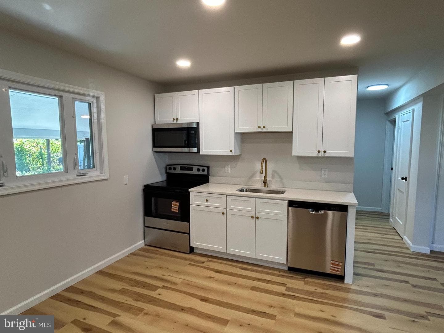 156 Gable Avenue photo 8