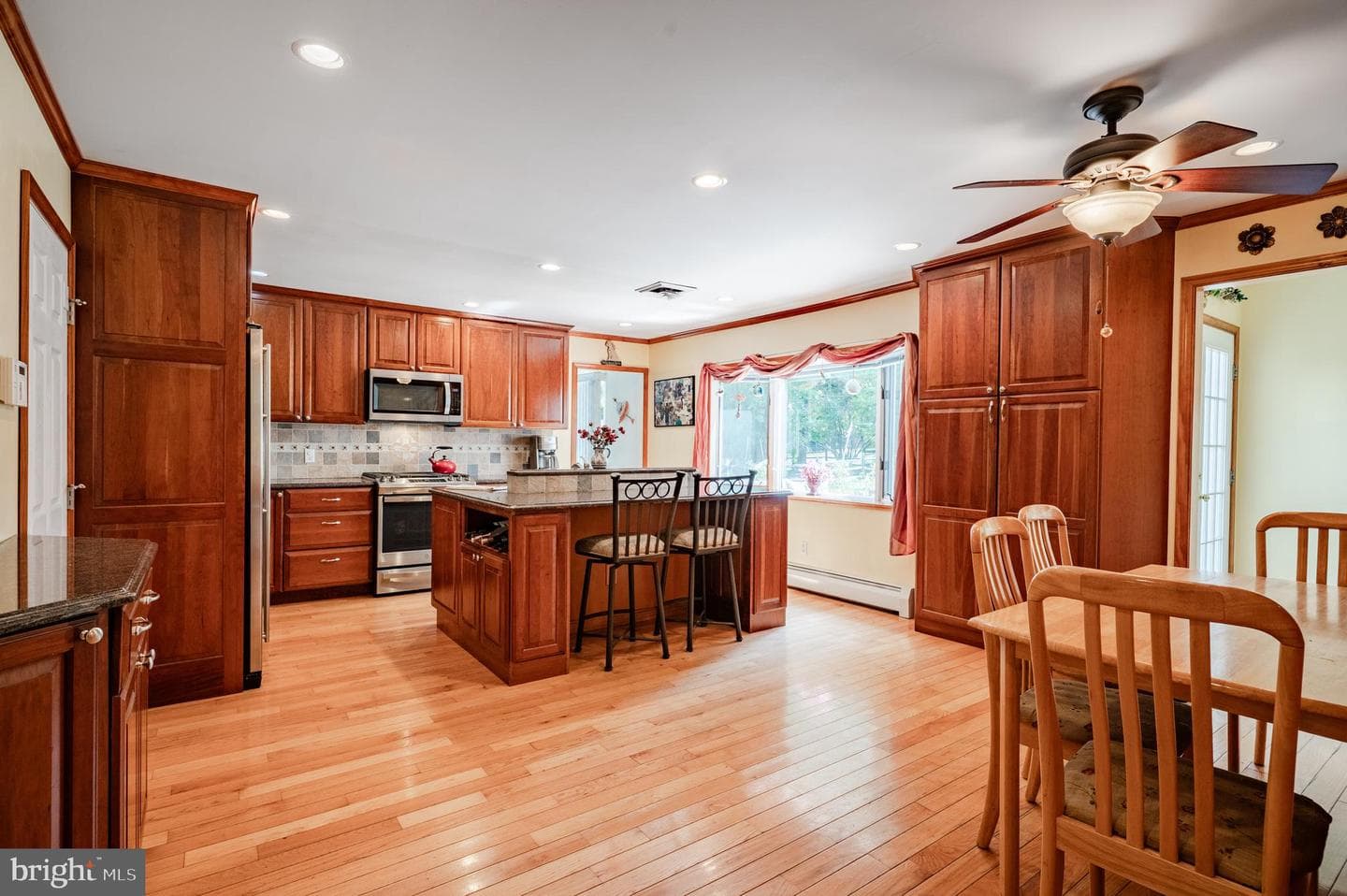 1449 Fort Washington Avenue photo 4