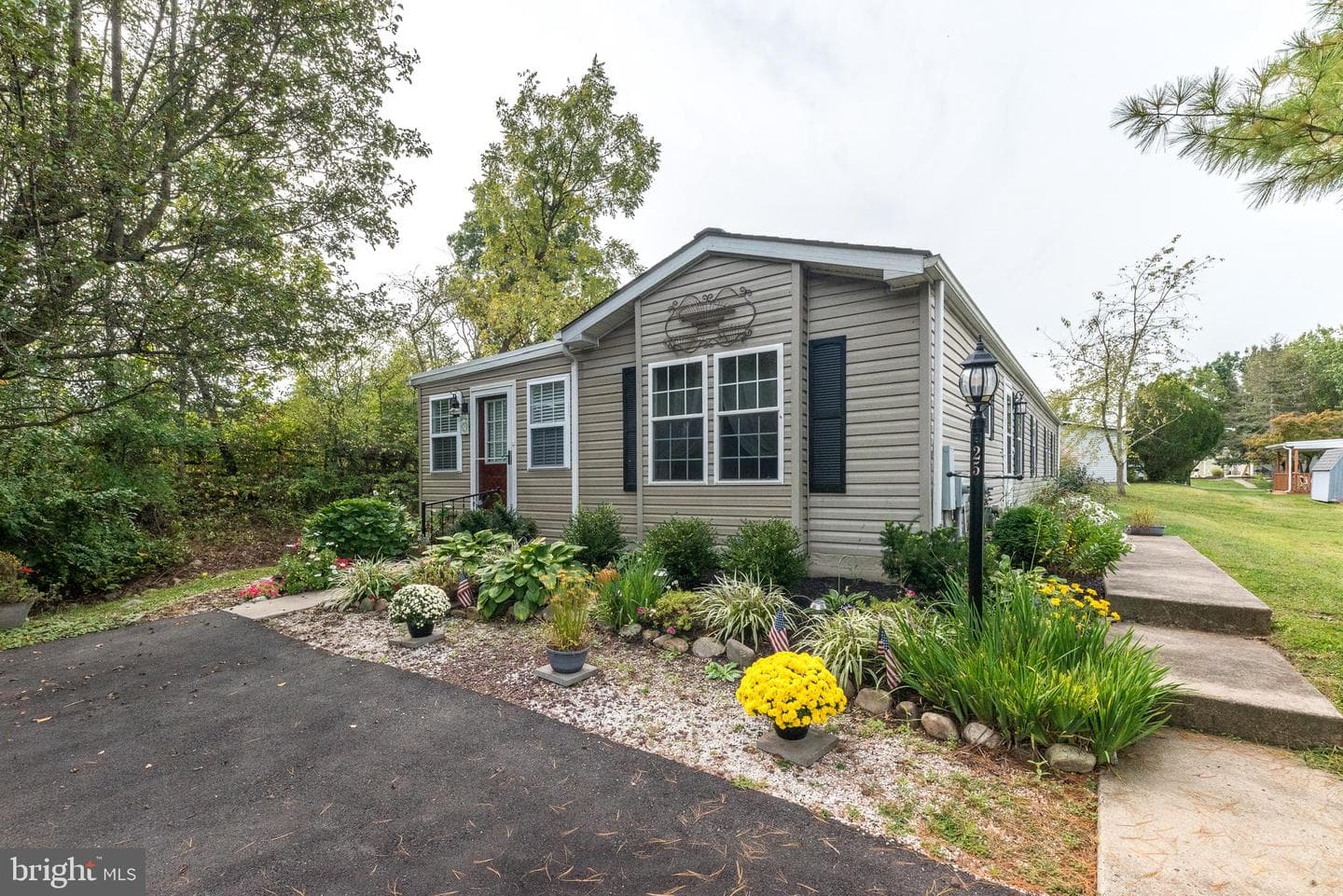 25 Chestnut Court E photo 2