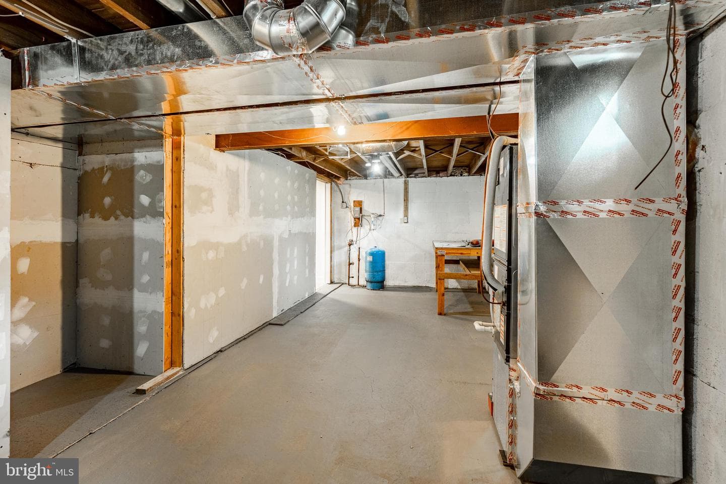 174 Maple Avenue photo 32