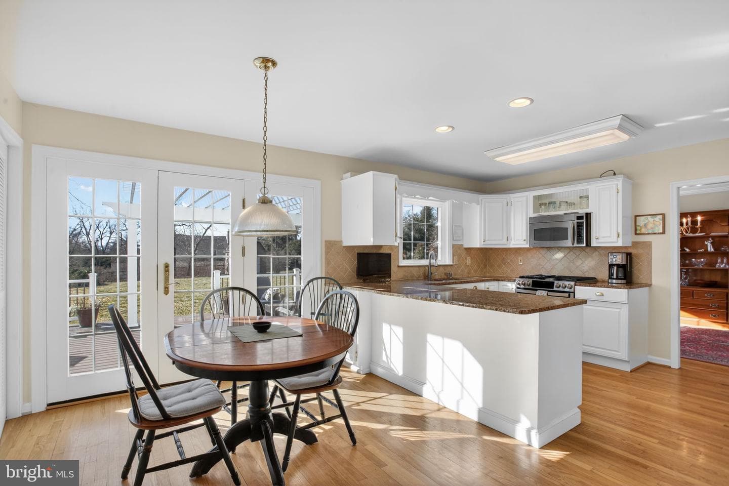 1221 Thomas Drive photo 11