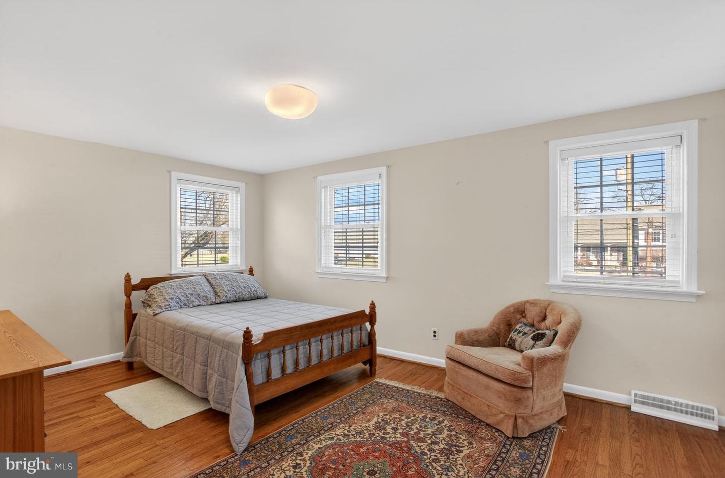 1221 Thomas Drive photo 21