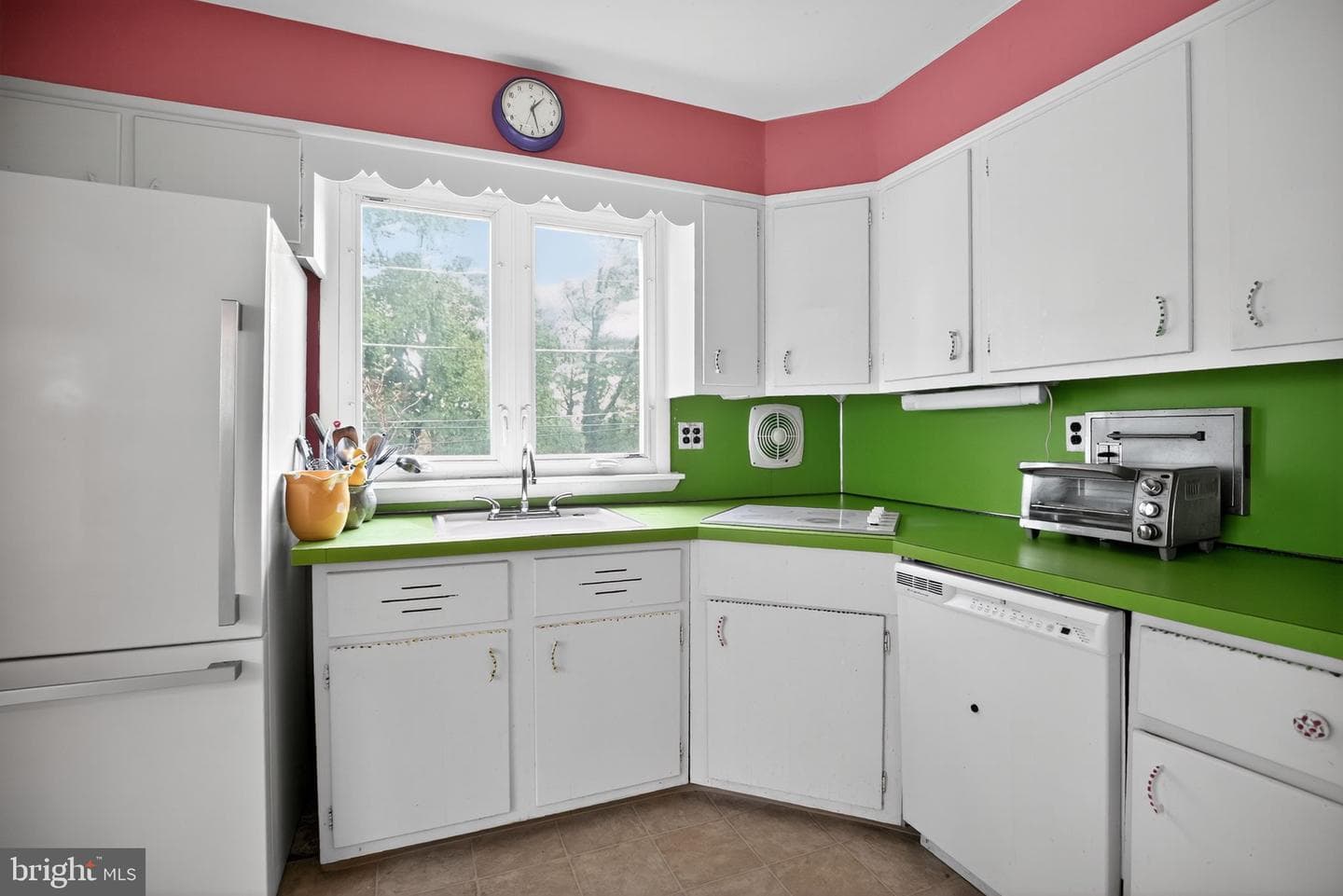 204 Cowbell Road photo 7