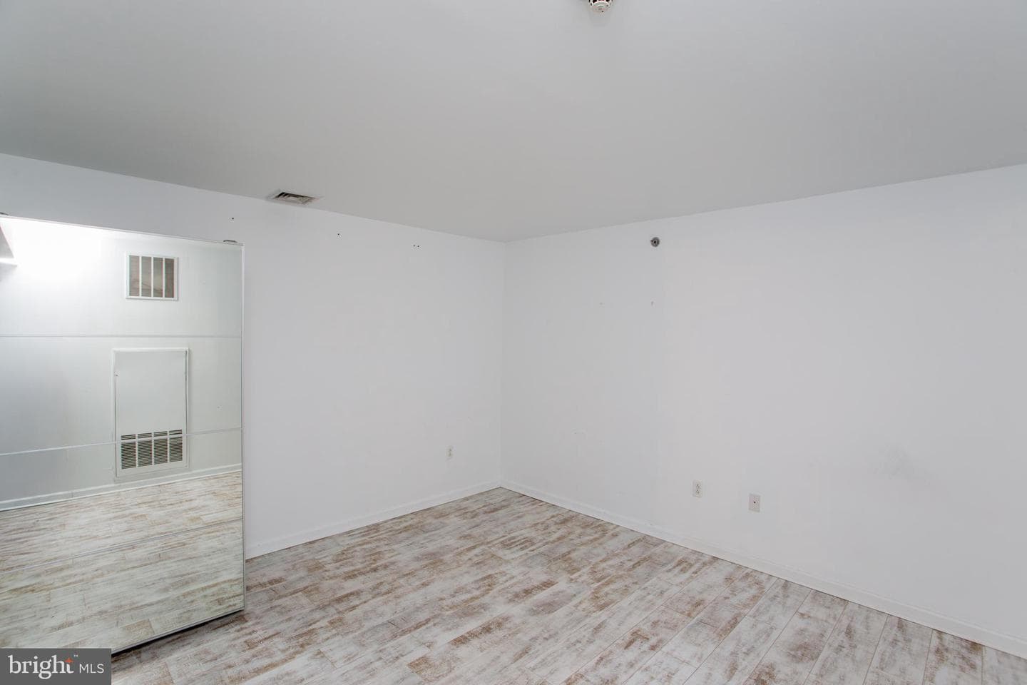 523 Carson Terrace photo 23