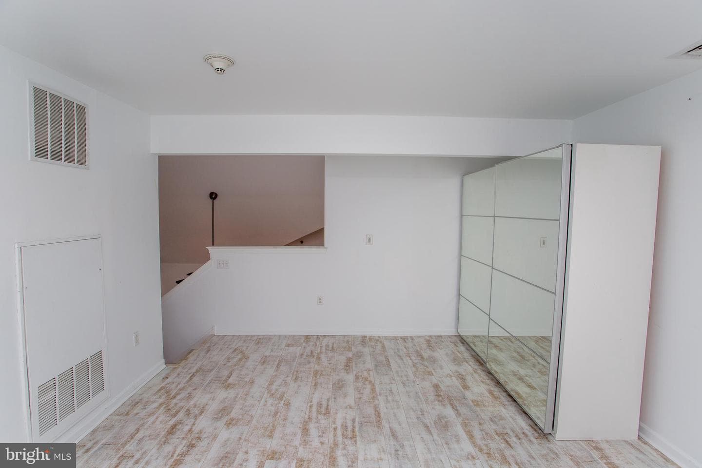 523 Carson Terrace photo 27