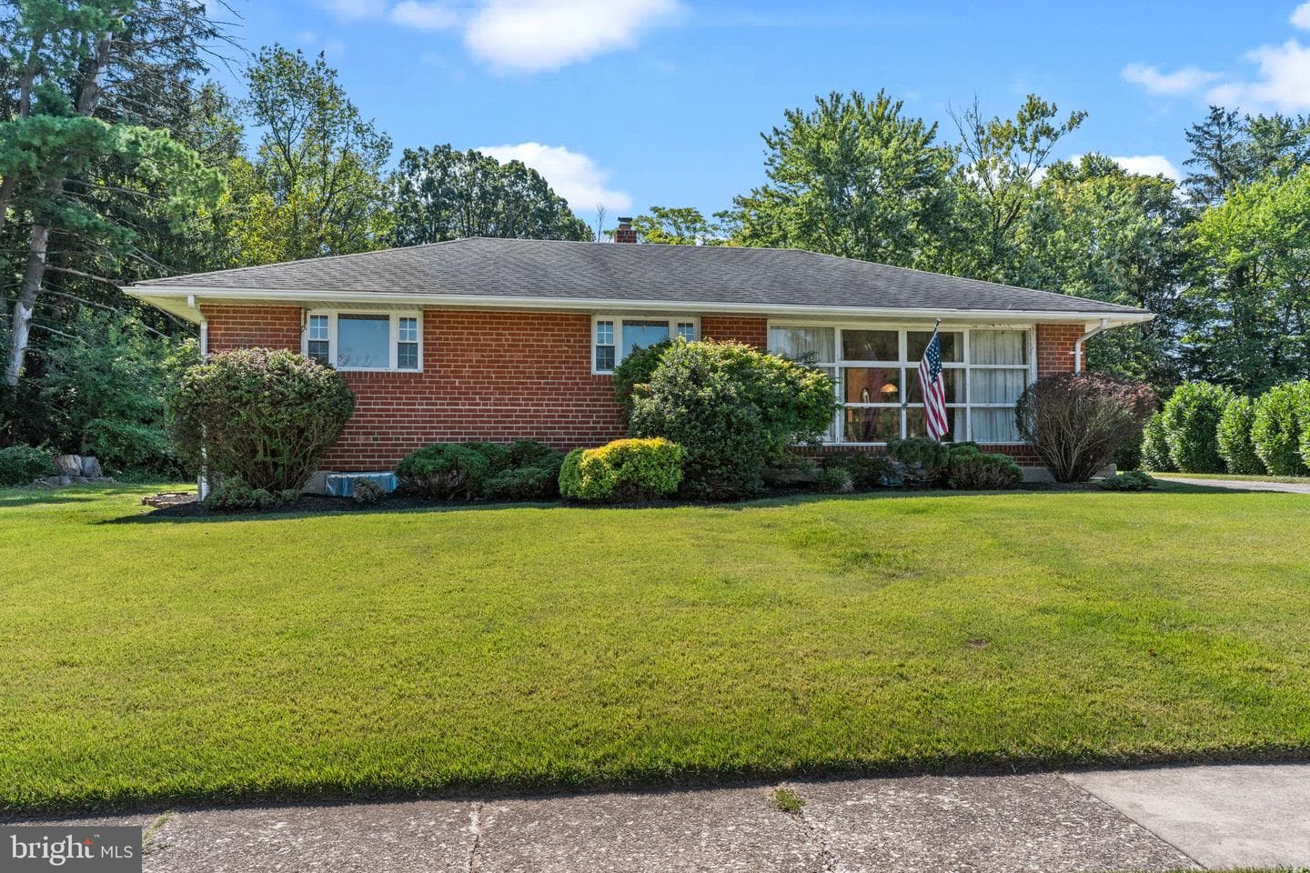 162 Hoover photo 3