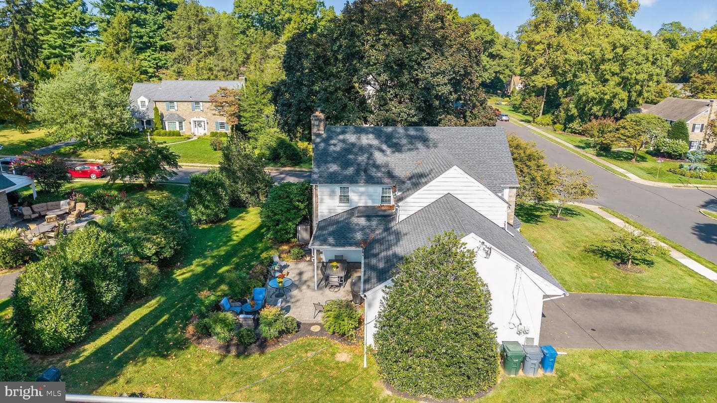 1902 Lambert Road photo 27