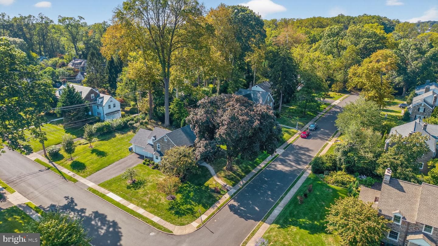 1902 Lambert Road photo 31