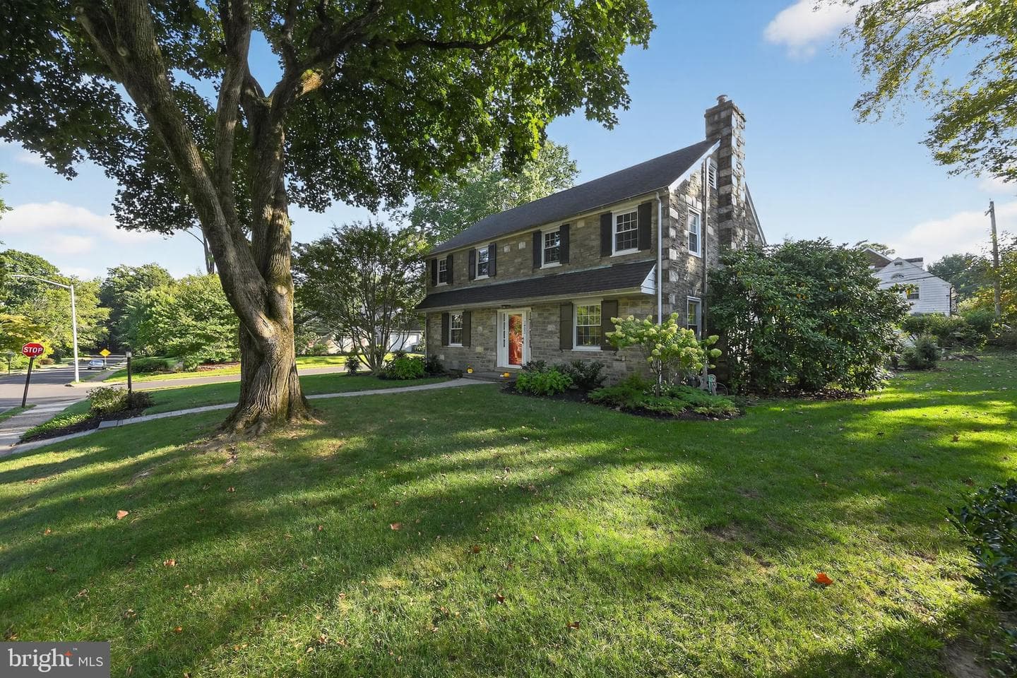1902 Lambert Road photo 39