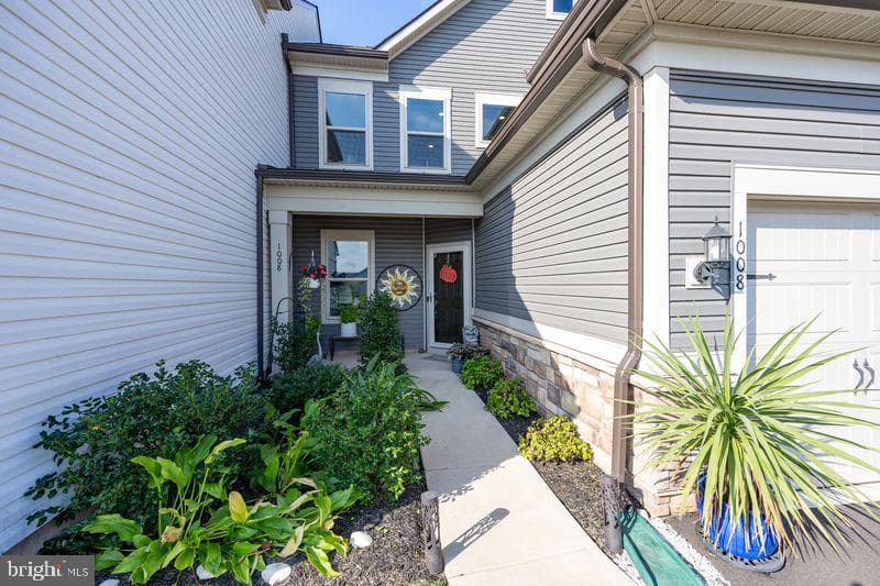 1008 Campbell Way photo 2