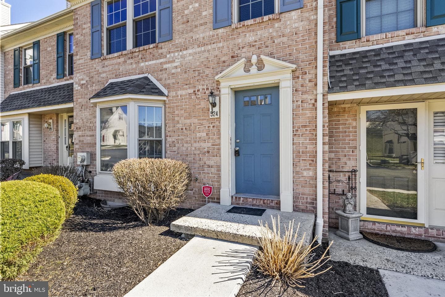 524 Oaktree Court photo 2