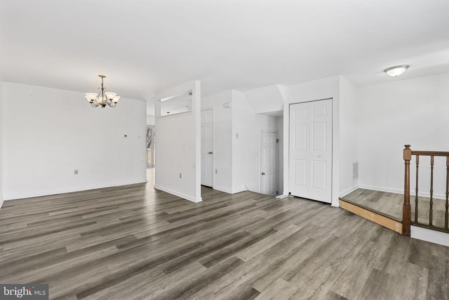 524 Oaktree Court photo 6