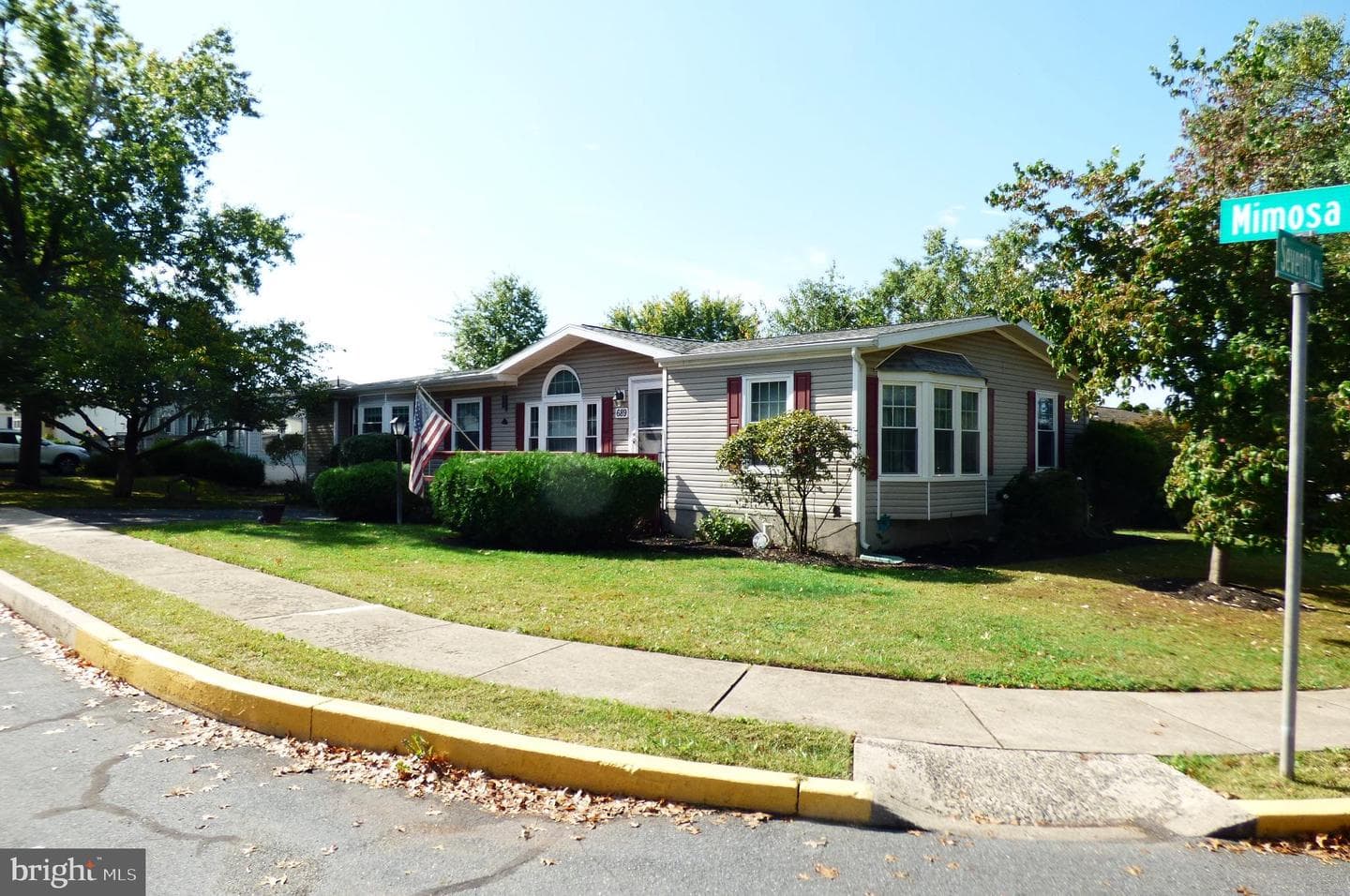 689 Mimosa Ct Court photo 2