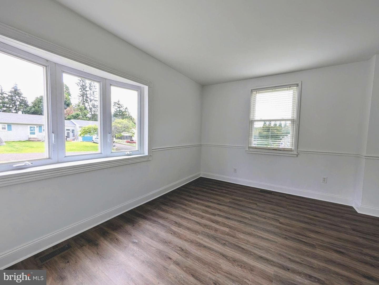 240 Roberts Avenue photo 22