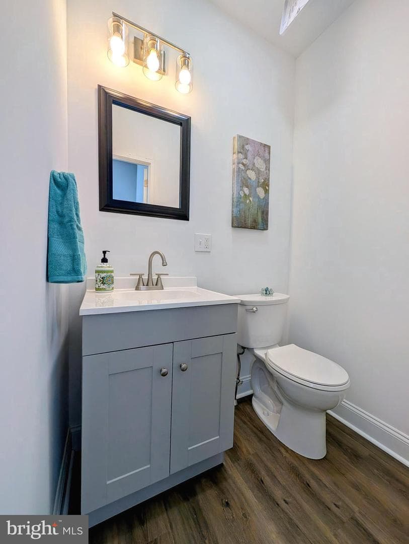 240 Roberts Avenue photo 28