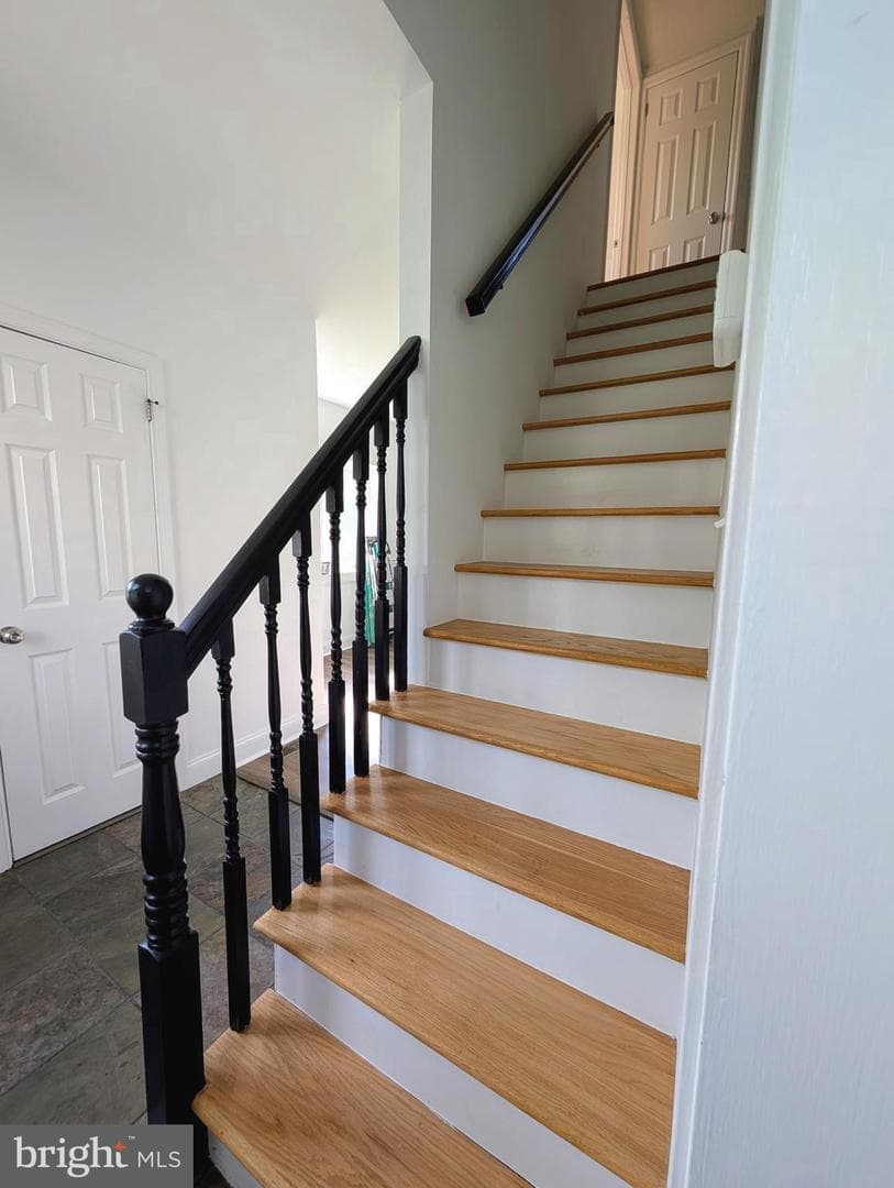 240 Roberts Avenue photo 29