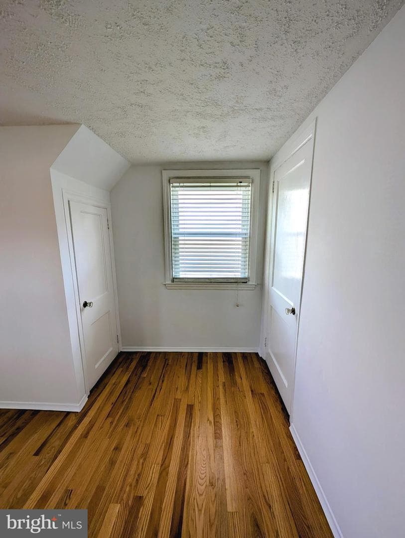 240 Roberts Avenue photo 34
