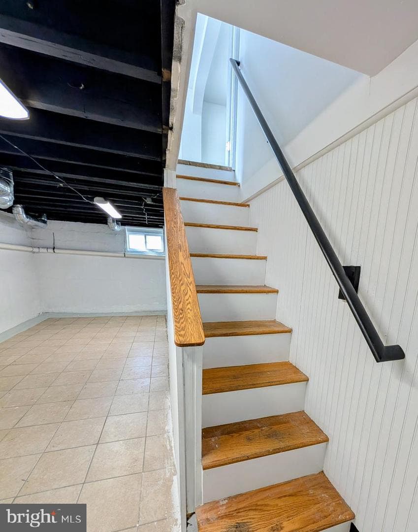 240 Roberts Avenue photo 41
