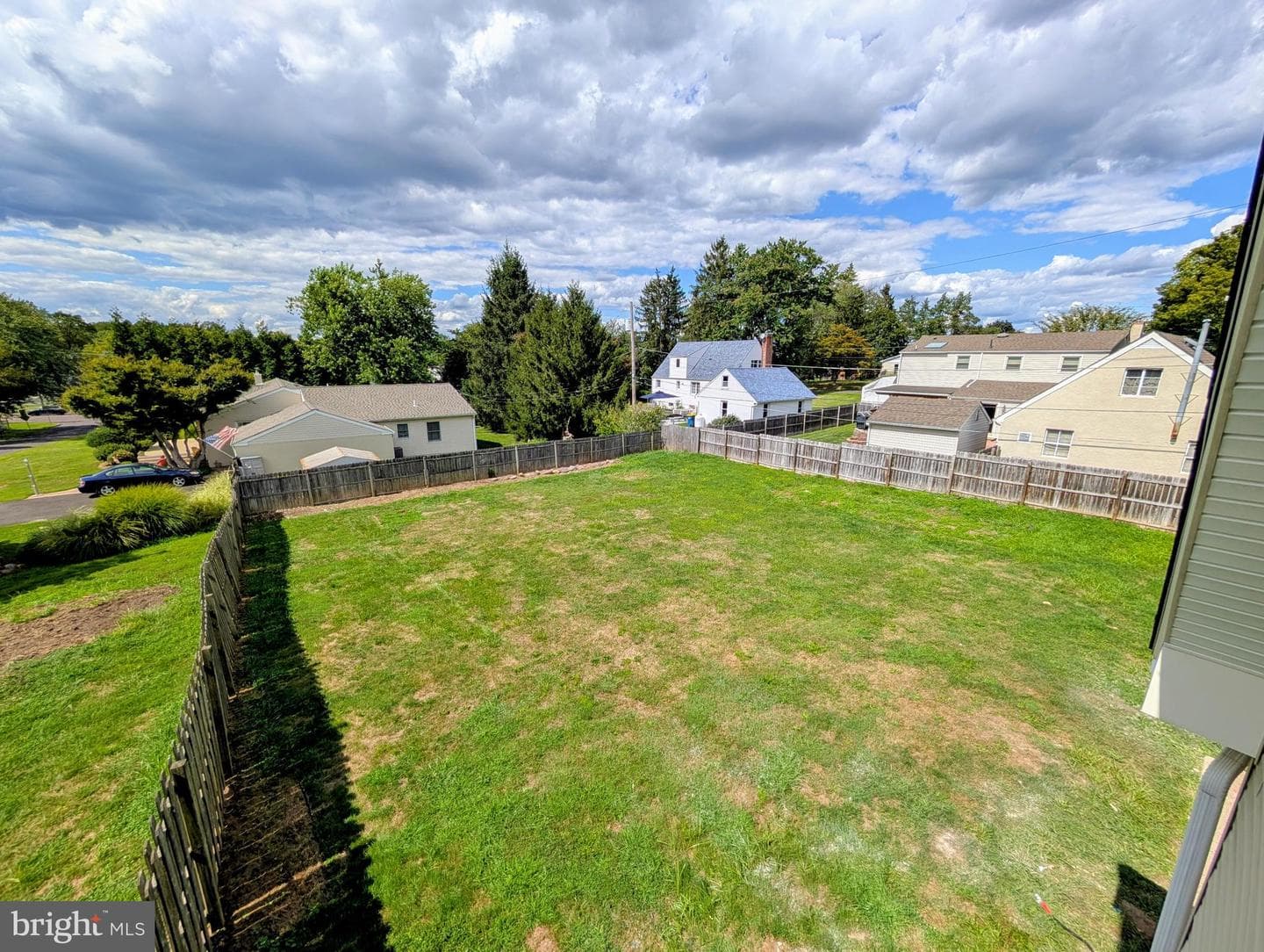 240 Roberts Avenue photo 6