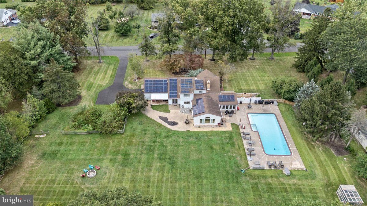 1653 Bridle Path Drive photo 2