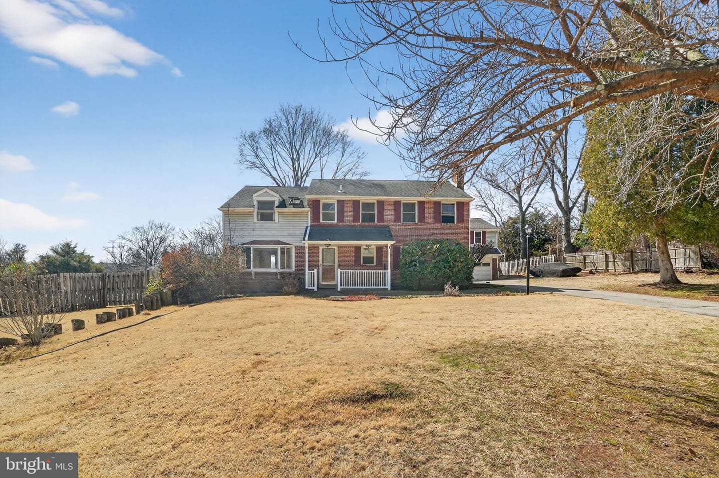 902 Surrey Drive photo 1