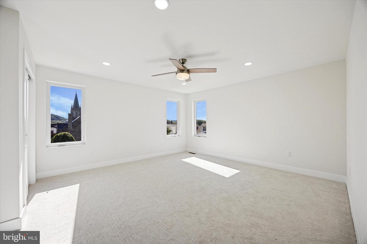 135 W 1st Avenue photo 23