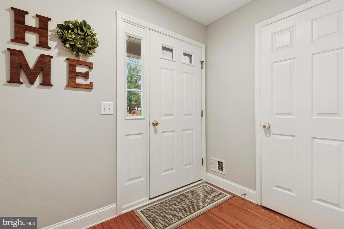 552 Creekside Drive photo 3