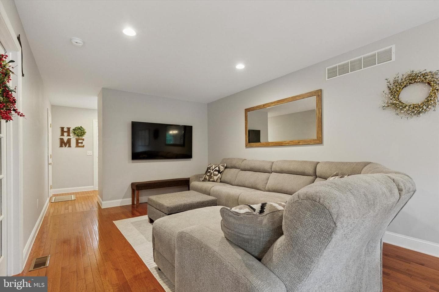 552 Creekside Drive photo 5