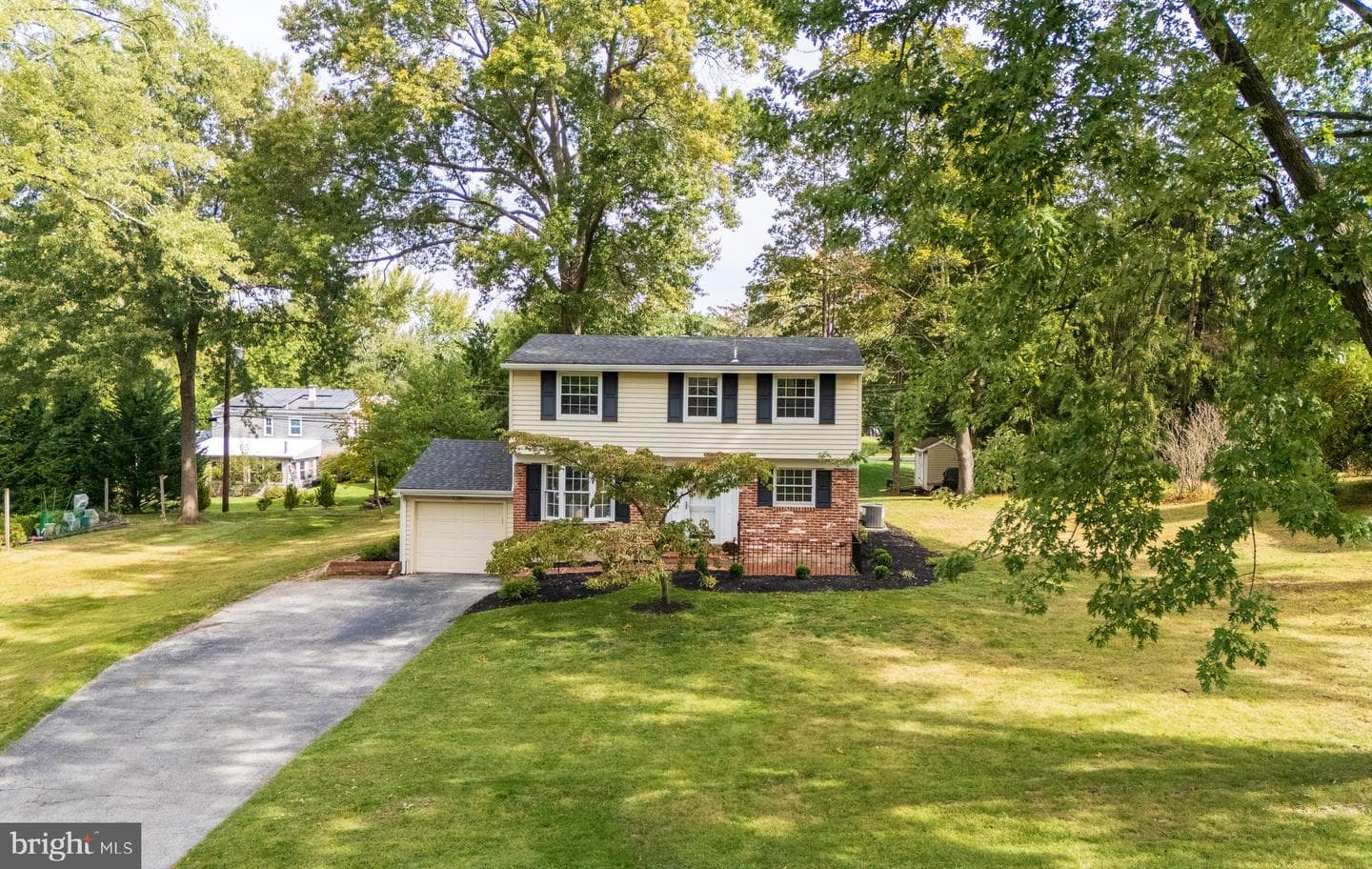 1673 Sylvan Drive photo 3