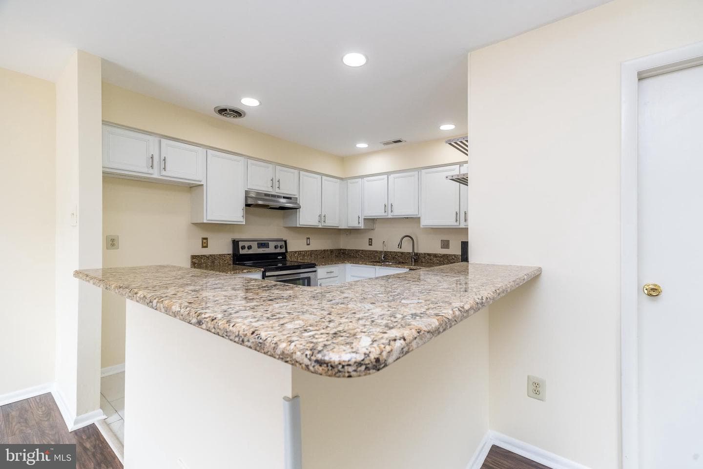 901 Barbaras Court photo 4