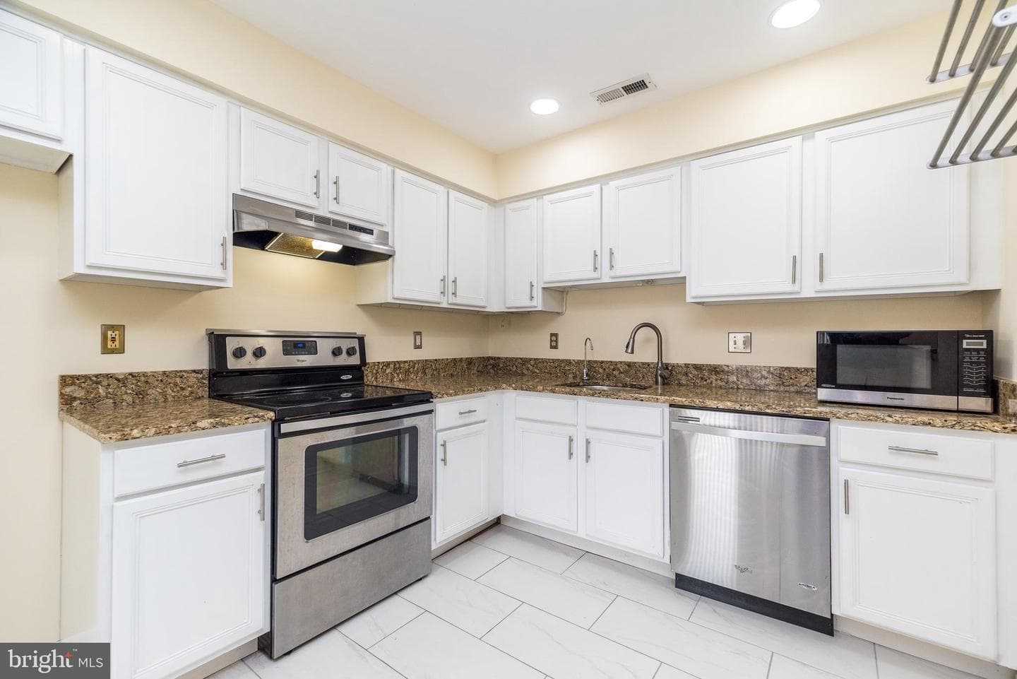 901 Barbaras Court photo 5