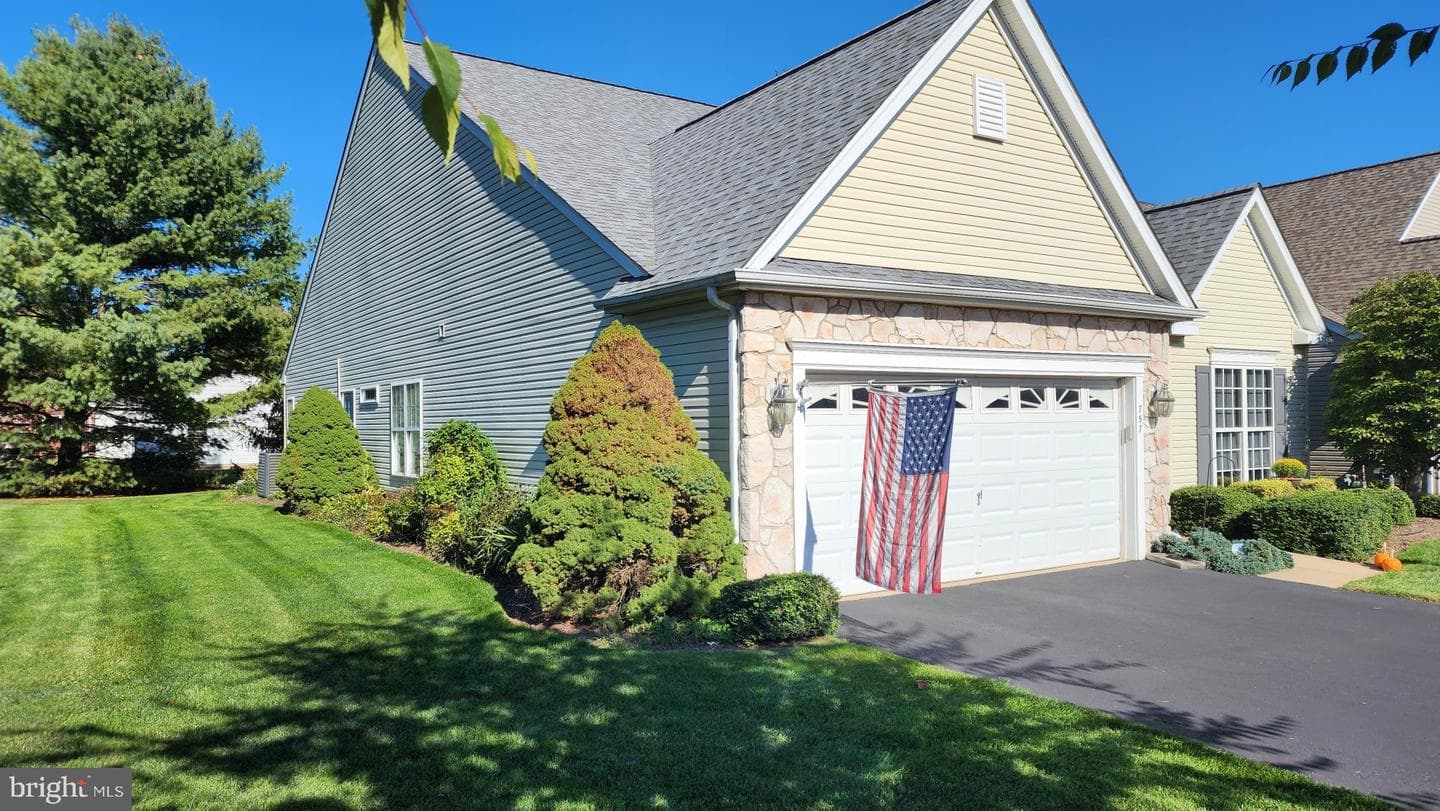 757 Village Avenue photo 3