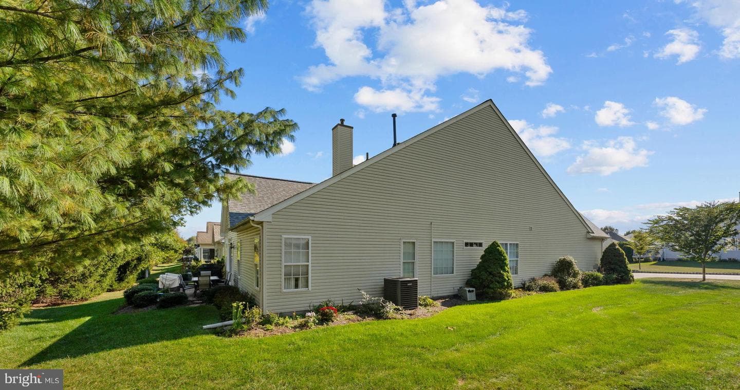 757 Village Avenue photo 38