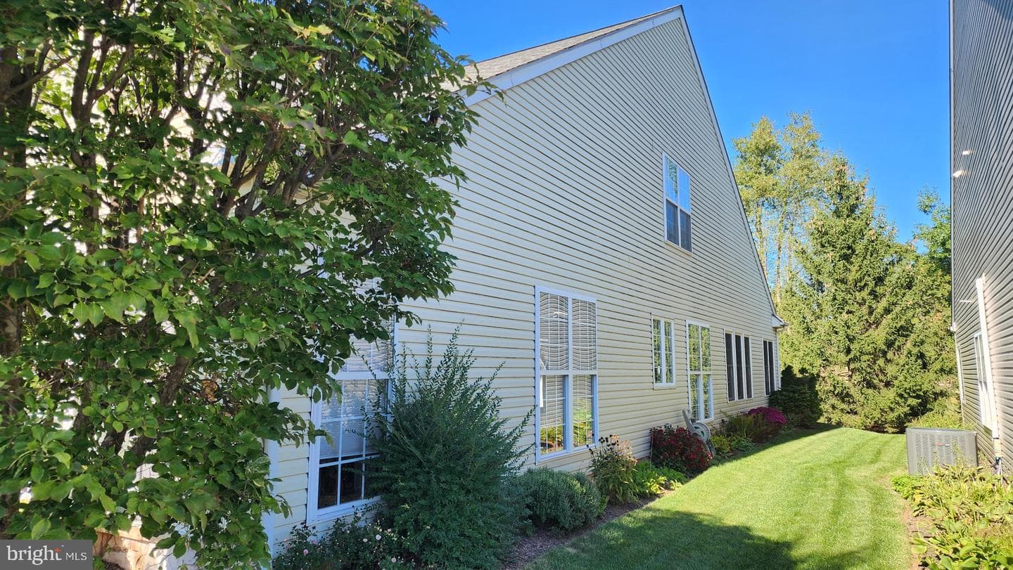 757 Village Avenue photo 4