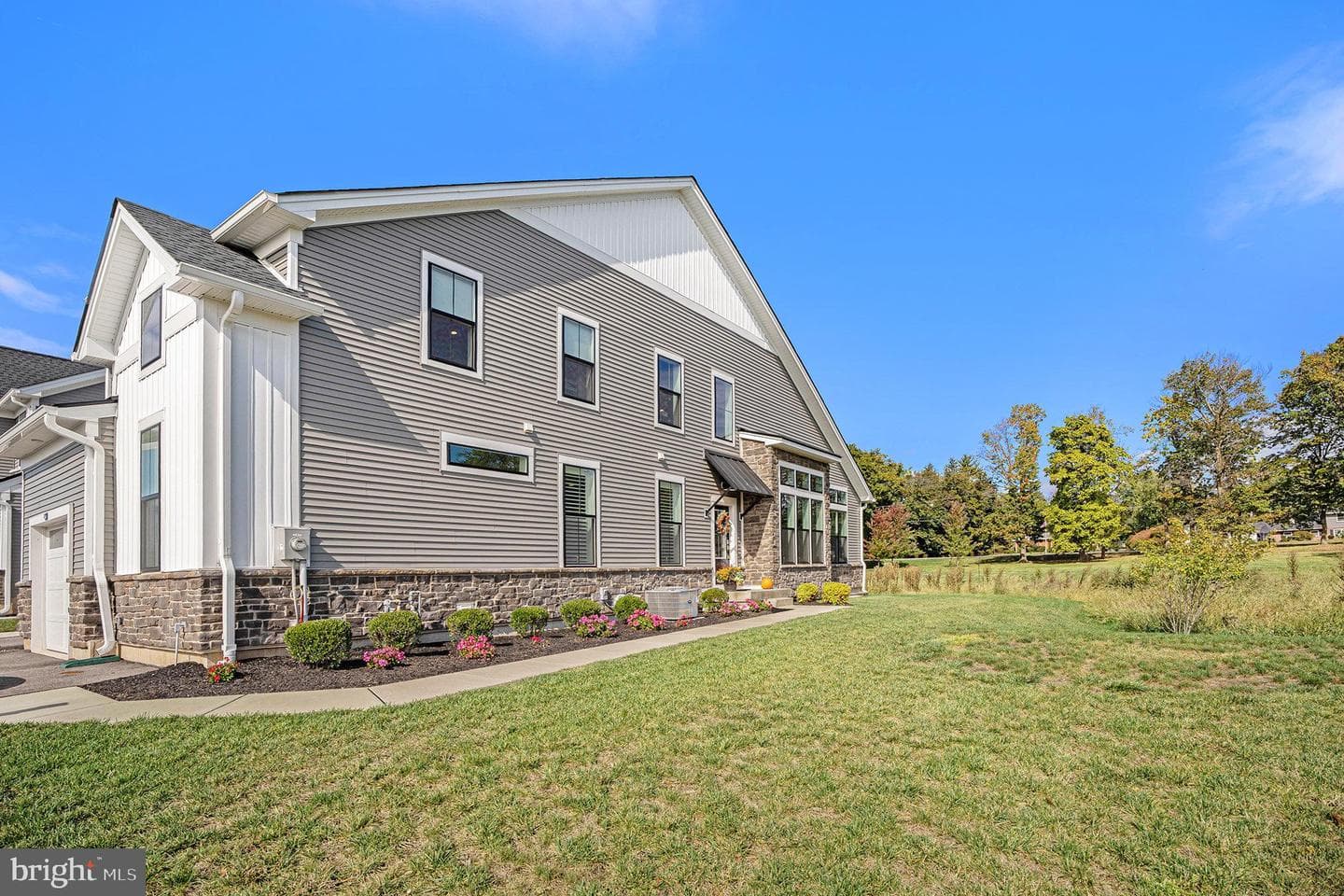 15 Umbrell Drive photo 40