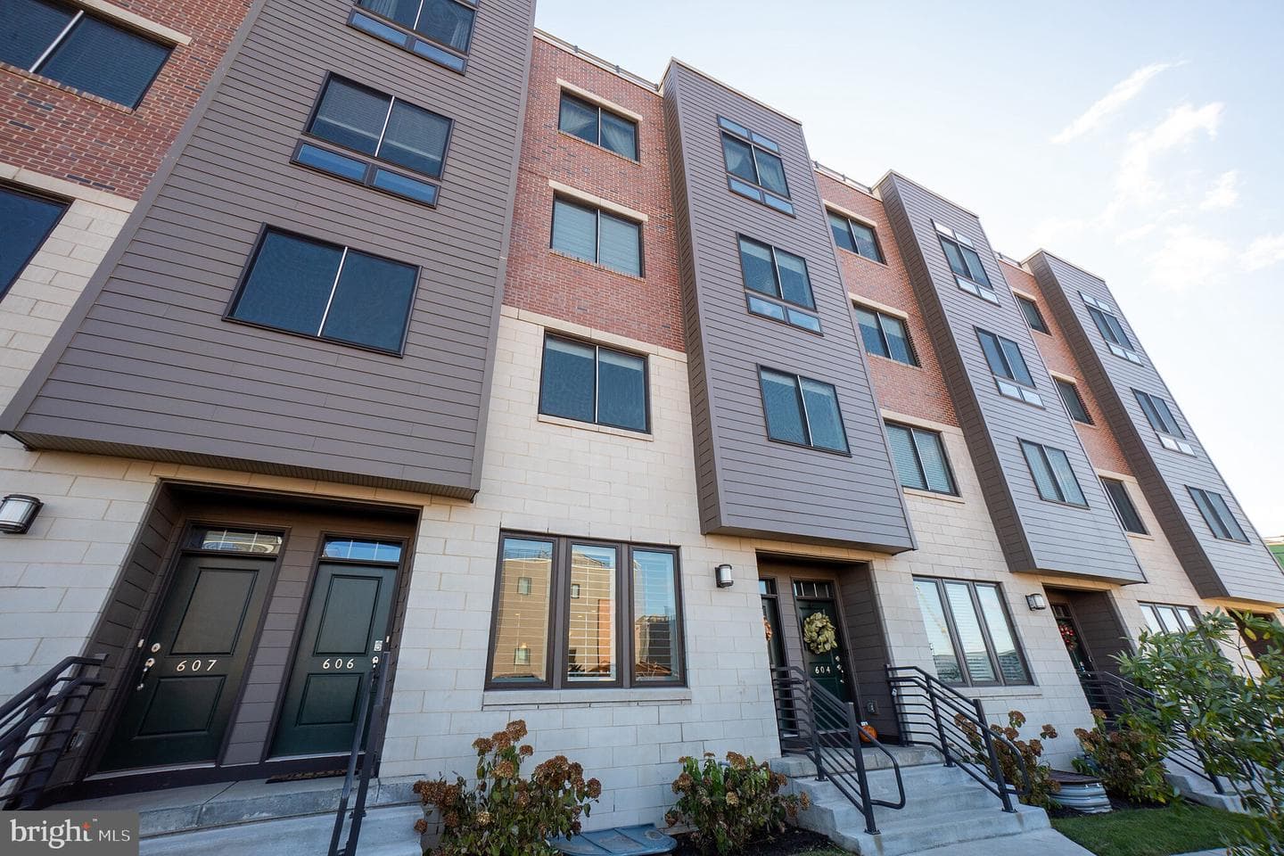 605 Lakeview Court #19 Lower