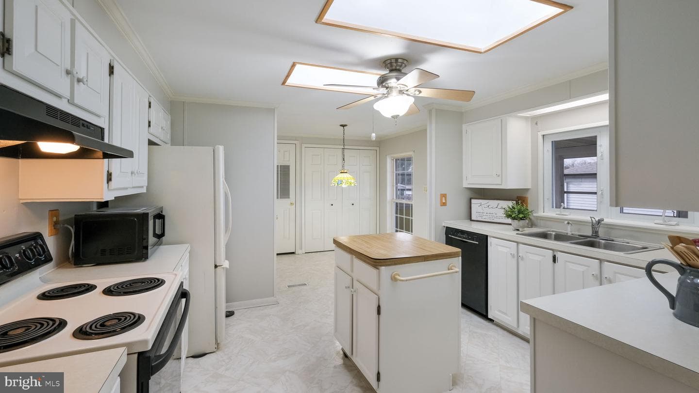 10 Bentwood Ct W photo 11