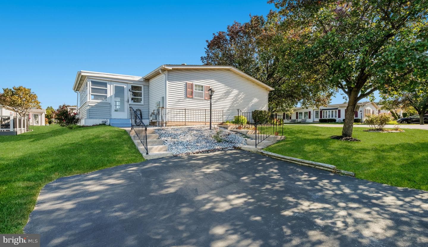 10 Bentwood Ct W photo 23
