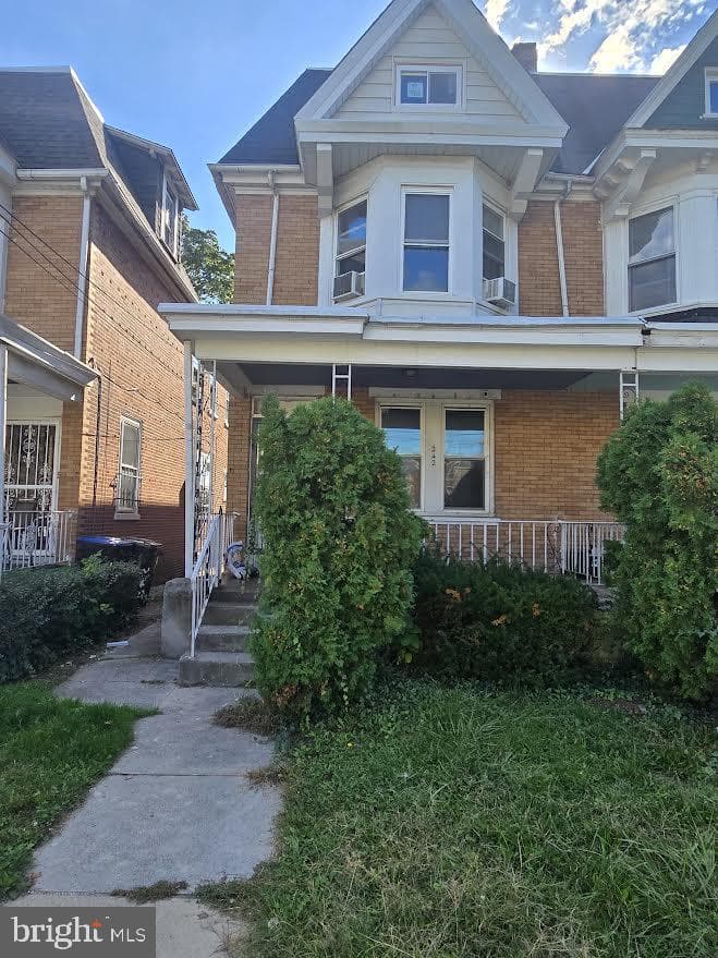 242 E Jacoby Street photo 2