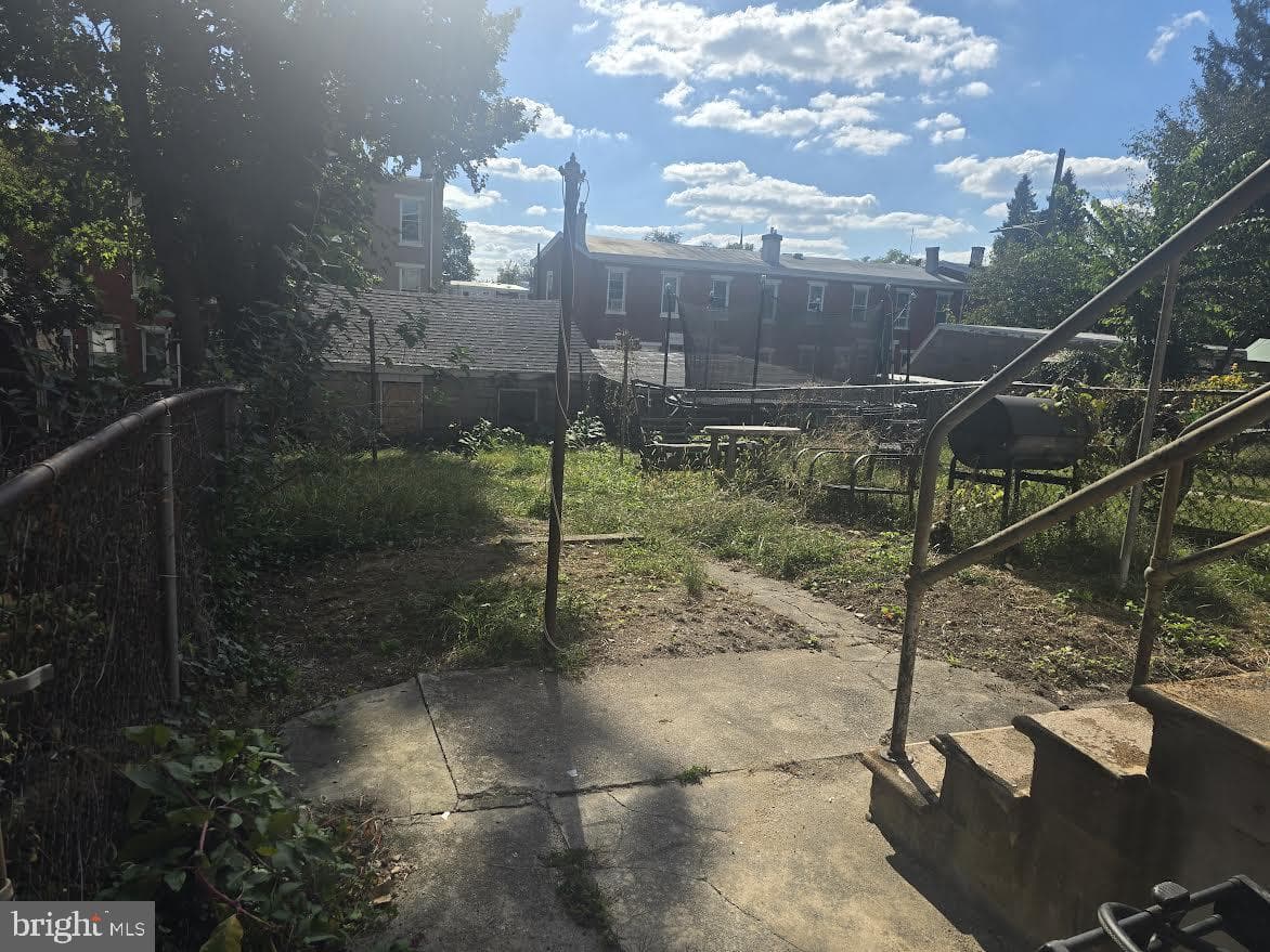 242 E Jacoby Street photo 7