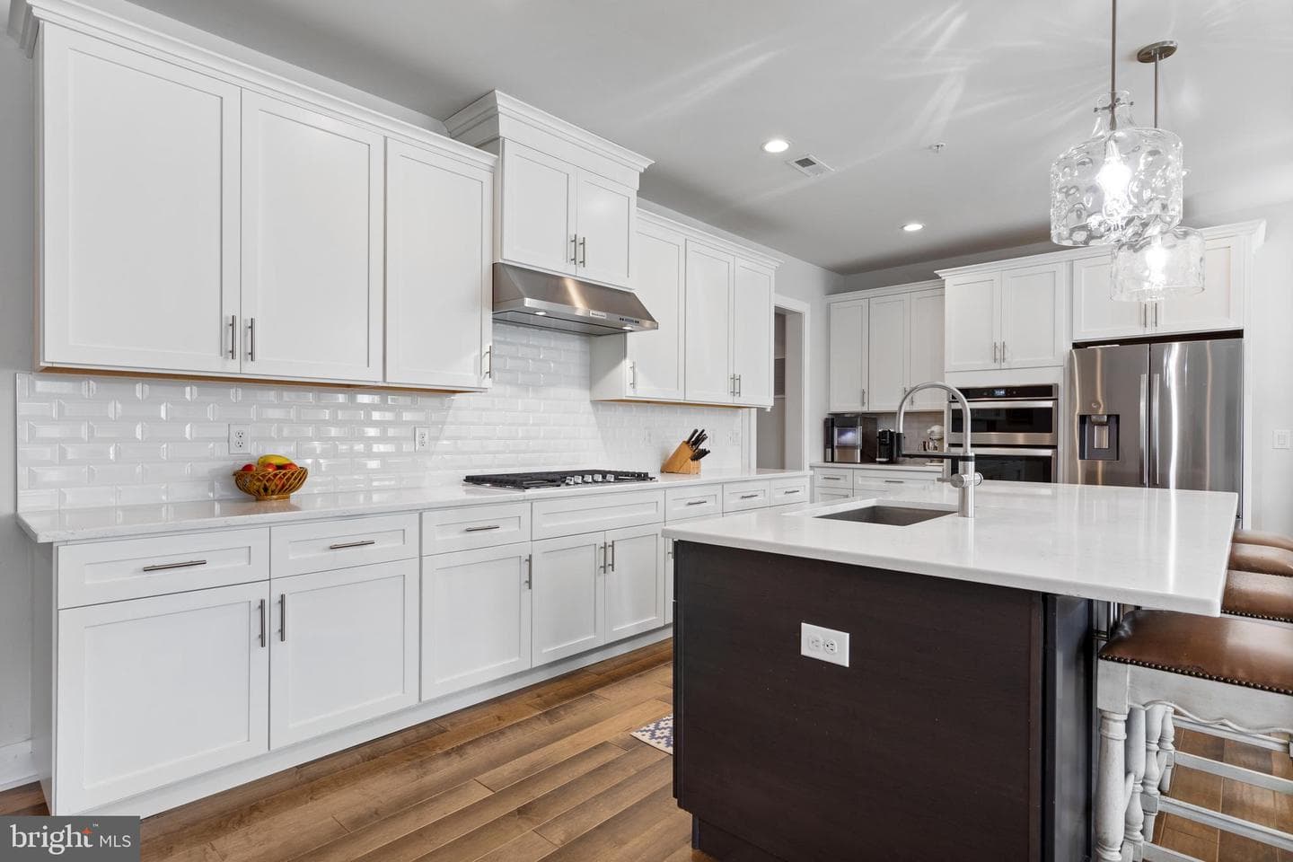 662 Levering Street photo 2