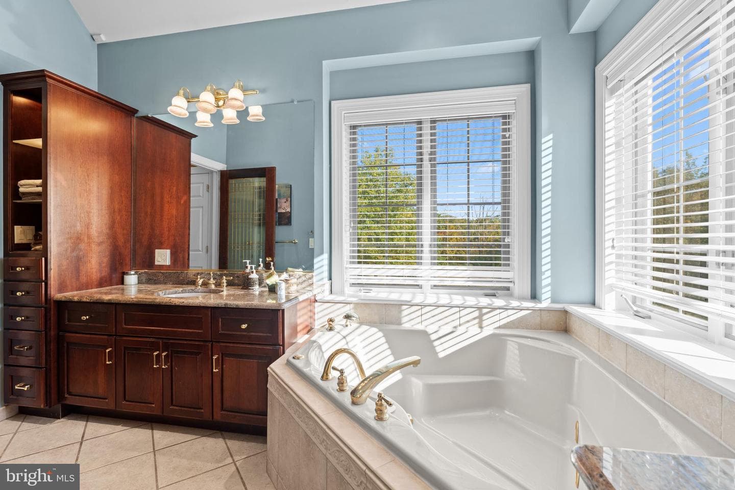 681 Kingswood Vale photo 31