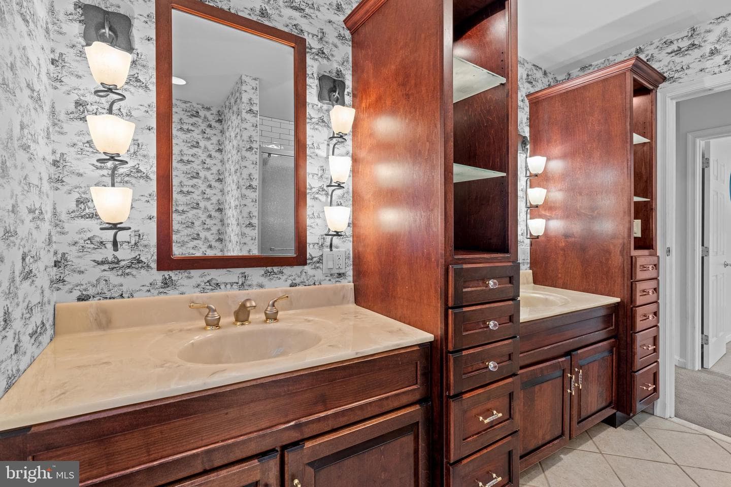 681 Kingswood Vale photo 39