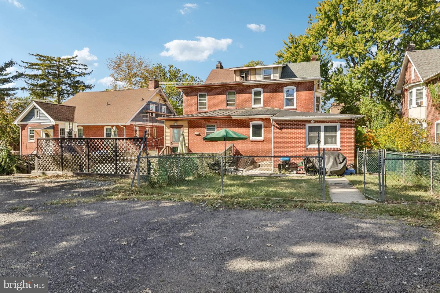 840 N Charlotte photo 39