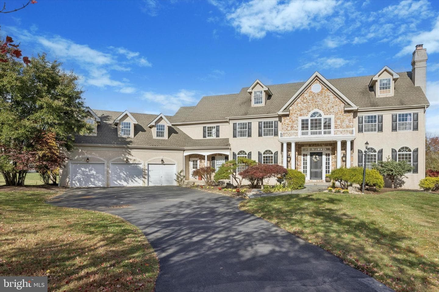 2501 Pond View Drive photo 1