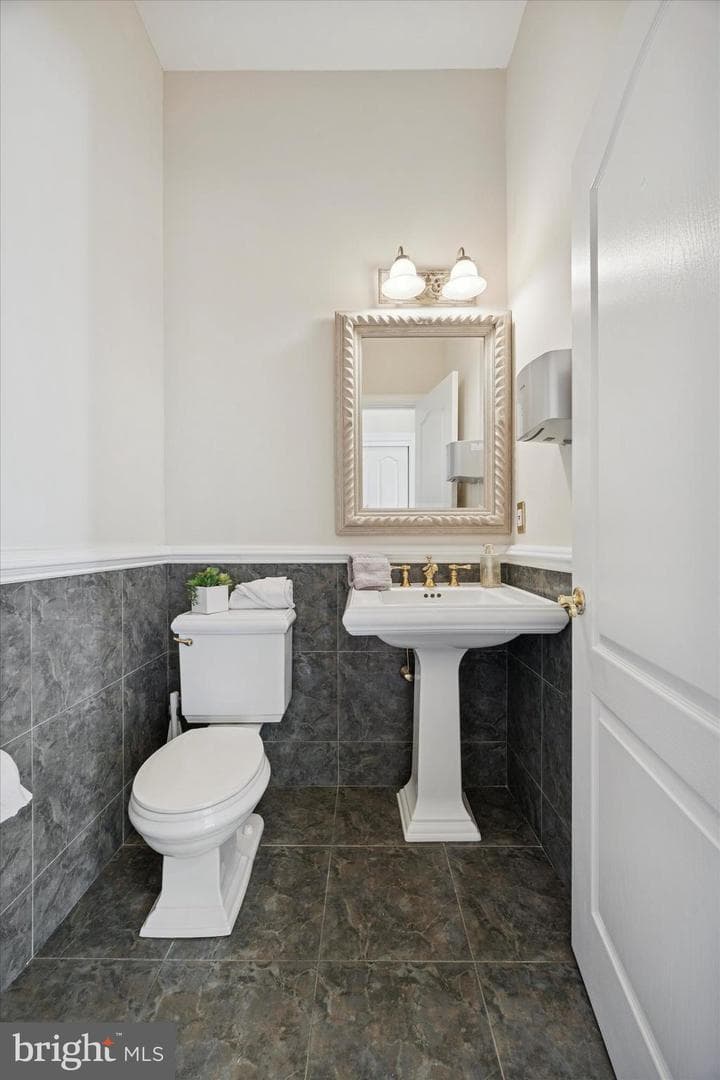 2501 Pond View Drive photo 20